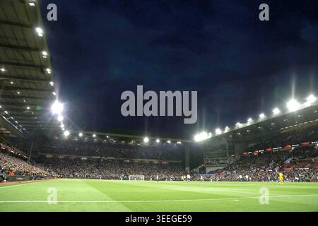 Vista generale alla partita di semifinale di 2° tappa della UEFA Europa League contro Nottingham Forest, a Villa Park, Birmingham, Regno Unito il 7 maggio 2026. Foto Stock