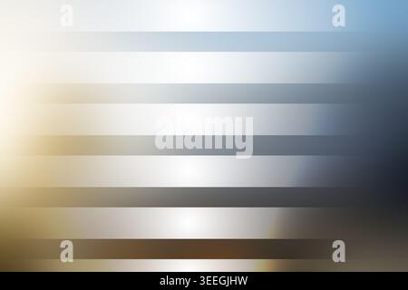 Una composizione astratta con strisce orizzontali che passano attraverso una sfumatura liscia di tonalità blu, oro e bianco, creando un look elegante e moderno. Foto Stock