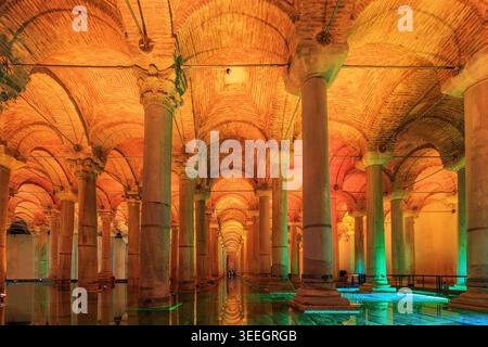 Istanbul, Turchia. Colonne e volte della Cisterna Basilica. Foto Stock