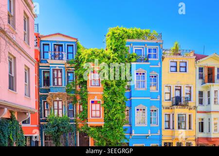 Istanbul, Turchia. Case colorate nel centro storico di Balat. Foto Stock