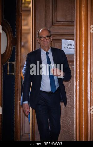 Parigi, Francia. 11 maggio 2026. © Aurelien Morissard/MAXPPP/MAXPPP - Parigi 11/05/2026 l'imputato Eric Woerth, ex ministro del bilancio e tesoriere della campagna di Sarkozy 2007, lascia il tribunale durante una pausa come parte del processo d'appello dell'ex presidente francese Nicolas Sarkozy per le accuse ha cercato finanziamenti libici per le sue elezioni del 2007, presso la Corte d'appello di Parigi nel palazzo di giustizia, 11 maggio 2026. (Aurelien Morissard/MAXPPP) crediti: MAXPPP/Alamy Live News Foto Stock