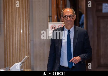 Parigi, Francia. 11 maggio 2026. © Aurelien Morissard/MAXPPP/MAXPPP - Parigi 11/05/2026 l'imputato Eric Woerth, ex ministro del bilancio e tesoriere della campagna di Sarkozy 2007, lascia il tribunale durante una pausa come parte del processo d'appello dell'ex presidente francese Nicolas Sarkozy per le accuse ha cercato finanziamenti libici per le sue elezioni del 2007, presso la Corte d'appello di Parigi nel palazzo di giustizia, 11 maggio 2026. (Aurelien Morissard/MAXPPP) crediti: MAXPPP/Alamy Live News Foto Stock