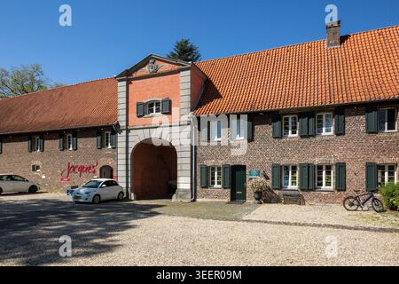 Germania, Meerbusch, Reno, basso Reno, Renania, Renania settentrionale-Vestfalia, NRW, Meerbusch-Buederich, House Meer, maniero, l'Aermyard, ex monastero premonstratense e castello della famiglia von der Leyen, l'immagine mostra la porta con la figura araldica Foto Stock