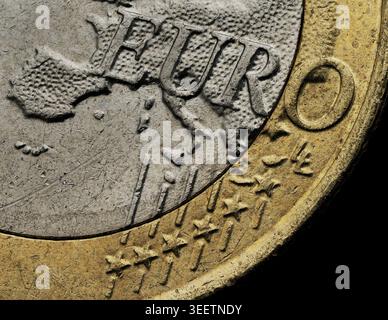 Dettaglio macro della consistenza di una moneta da un euro Foto Stock