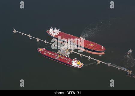Autocisterna, vista dall'alto, nave da carico, merci pericolose, traffico merci, flotta mercantile, rotta commerciale, vista aerea, mare, Mare del Nord, spedizioni, rotte di spedizione, Foto Stock