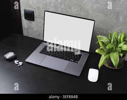 Concetto di lavoro online. Forniture per ufficio e gadget. Modello di design dinamico Foto Stock