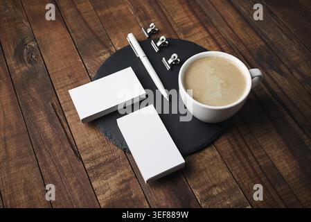 Foto del set di cancelleria vuoto. Modello di cancelleria vuoto per l'identità di branding Foto Stock