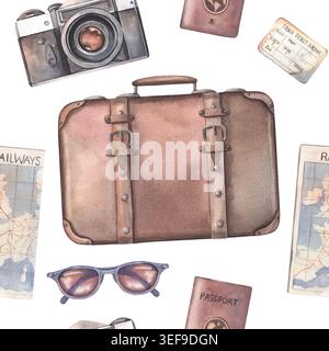 Valigia, mappa ferroviaria, passaporto, macchina fotografica, schema senza cuciture. Illustrazione ad acquerello dipinta a mano isolata su bianco per viaggi, viaggi di lavoro, branding Foto Stock