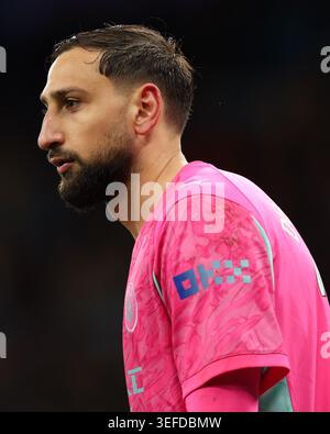 Manchester, Regno Unito. 13 maggio 2026. MANCHESTER, INGHILTERRA - 13 MAGGIO: Gianluigi Donnarumma del Manchester City durante la partita di Premier League tra Manchester City e Crystal Palace all'Etihad Stadium il 13 maggio 2026 a Manchester, Inghilterra. (Foto di MB Media/MB Media) credito: MB Media Solutions/Alamy Live News Foto Stock