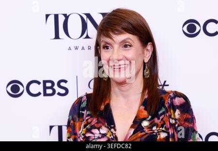 New York, Stati Uniti. 14 maggio 2026. Gina Gionfriddo arriva sul tappeto rosso al 79° annuale Tony Awards Meet the Nominees Press Event al Sofitel New York giovedì 14 maggio 2026 a New York. Foto di John Angelillo/UPI credito: UPI/Alamy Live News Foto Stock