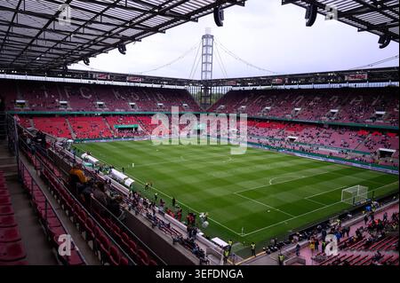 COLONIA, GERMANIA - 14 MAGGIO 2026: Vista generale dello stadio - la partita DFB-Pokal Frauen (Coppa delle donne della Germania) VFL Wolfsburg vs FC Bayern Monaco di Baviera a Rhein EN Foto Stock