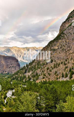 Doppio arcobaleno sulle montagne di Lillooet, British Columbia, Canada. Foto Stock
