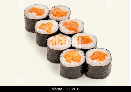 rotolo nori con riso e pesce rosso Foto Stock