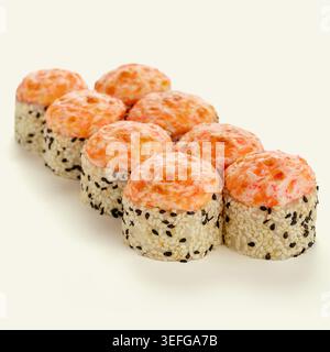 Panini di sushi maki al forno con semi di sesamo Foto Stock