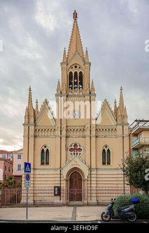 La facciata della Chiesa di Ave Maris Stella si trova a Borgo Marina, Imperia Foto Stock