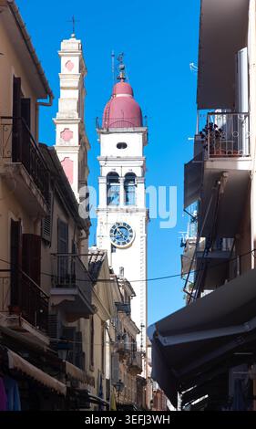 Corfù, Isola Ionica, Grecia - settembre - 30 - 2024 - la chiesa campanile di San Spyridon. Foto Stock