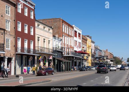 Una scena di strada nel quartiere francese di New Orleans, Louisiana, Stati Uniti. Foto Stock