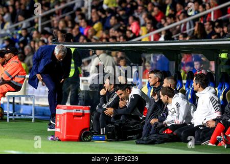 Lisbona, Portogallo. 16 maggio 2026. Estadio Antonio Coimbra da Mota José Mourinho allenatore della SL Benfica reagisce durante la partita di Primeira Liga tra GD Estoril Praia e SL Benfica all'Estadio Antonio Coimbra da Mota il 16 maggio 2026 a Estoril, Portogallo. Liga Portugal Betclic - GD Estoril Praia vs SL Benfica (Valter Gouveia/SPP) credito: SPP Sport Press Photo. /Alamy Live News Foto Stock