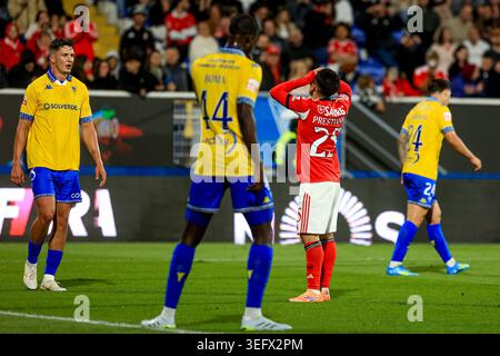 Lisbona, Portogallo. 16 maggio 2026. Estadio Antonio Coimbra da Mota Gianluca Prestianni della SL Benfica reagisce durante la partita di Primeira Liga tra GD Estoril Praia e SL Benfica all'Estadio Antonio Coimbra da Mota il 16 maggio 2026 a Estoril, Portogallo. Liga Portugal Betclic - GD Estoril Praia vs SL Benfica (Valter Gouveia/SPP) credito: SPP Sport Press Photo. /Alamy Live News Foto Stock