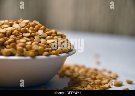 Spalato Chana dal nella trama della vista frontale con sfondi sfocati Macro Fotografia Foto Stock