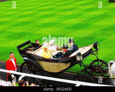 La regina Elisabetta II, la principessa Anna, il principe Andrea e Lord Vesty arrivano a Royal Ascot. Foto Stock
