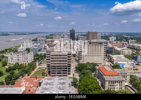 Una fotografia aerea con un drone del governo e del quartiere civico del centro di Baton Rouge, Louisiana, che mostra l'Old Louisiana State Capitol (il Gothi Foto Stock