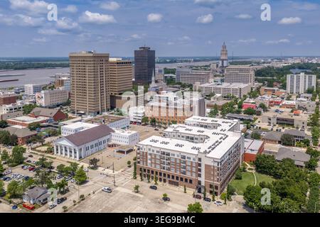 Una fotografia aerea del centro di Baton Rouge, Louisiana, che mostra il quartiere misto commerciale e governativo della città con un neoclass di spicco Foto Stock