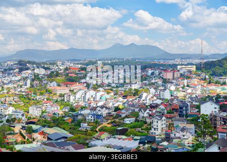 Splendida vista aerea della città di Dalat, Vietnam. Panoramica dello skyline di Dalat Foto Stock