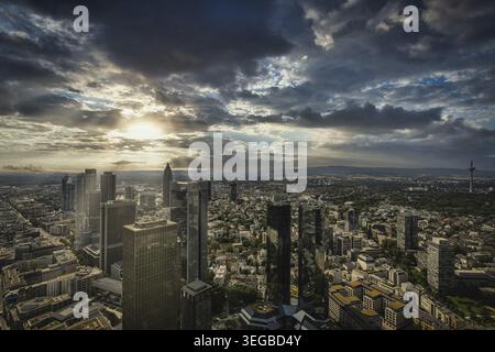 Francoforte sul meno, luglio 2019. Vista panoramica aerea della città Foto Stock