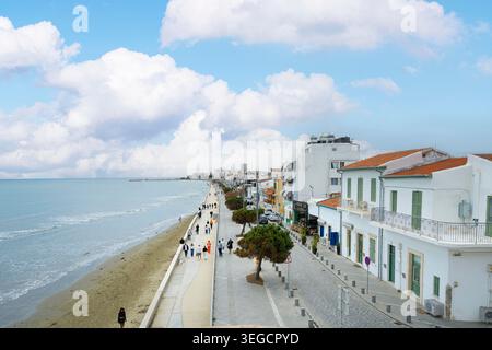 Larnaca, Cipro. 5 maggio 2026. vista panoramica sul lungomare nel centro della città Foto Stock