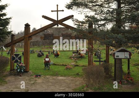 Porta d'ingresso al cimitero militare della prima guerra mondiale a Lesko, Polonia, uno storico luogo di sepoltura per soldati del braccio austro-ungarico, tedesco e russo Foto Stock