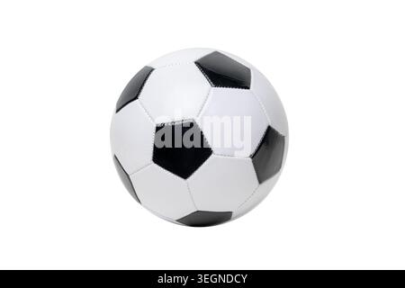 Palla da calcio classica in pelle bianca e nera isolata su sfondo bianco, oggetto sportivo. Foto Stock