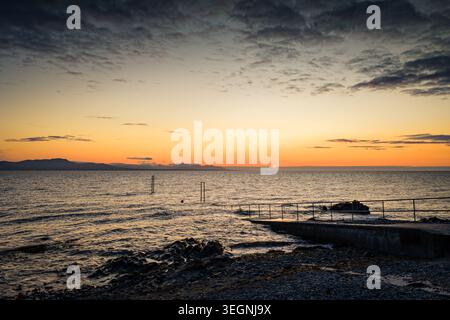Bel volo sul molo di Salterstown, Annagassan, Contea di Louth, Repubblica d'Irlanda Foto Stock