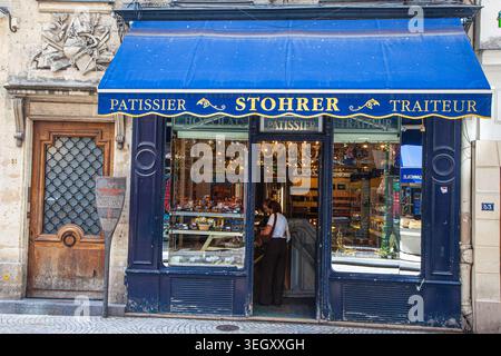 Il punto vendita Stohrer lungo rue Montorgueil a Parigi, in Francia, fu fondato nel 1730 Foto Stock