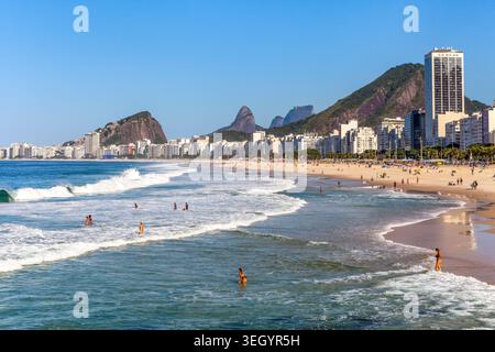 Spiaggia di Copacabana a Rio de Janeiro Foto Stock