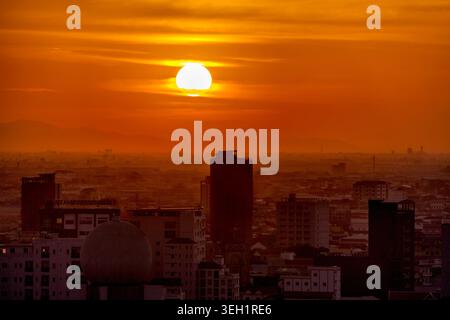 Tramonto su Phnom Penh, Cambogia Foto Stock