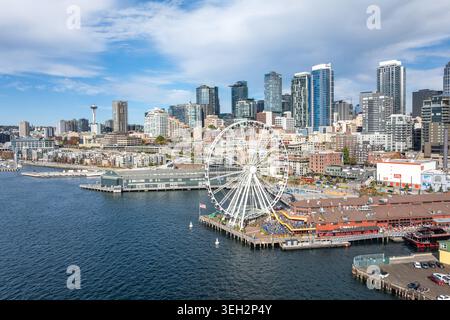 Vista aerea dello skyline di Seattle e del panorama sul lungomare. Foto Stock