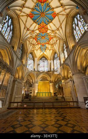 Interno dell'abbazia di Tewkesbury Foto Stock