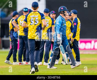 Aneurin Donald del Derbyshire se ne va dopo essere stato regalato LBW in una partita Vitality Blast T20 tra Derbyshire Falcons e Durham Foto Stock