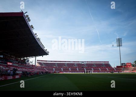 IPA85004484 - Vista generale all'interno dello stadio durante una partita della Liga EA Sports tra il Girona FC e l'Elche CF all'Estadi Municipal de Montilivi Foto Stock