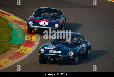 Stavelot, Belgio. 23 maggio 2026. 165 TREMBLAYE Hervé (fra), Jaguar e-Type Coupé 3,8 1964, Sixties' Endurance, action con 06 GALANT Olivier (fra), Shelby Cobra Daytona Coupe 1964, Sixties' Endurance durante la Spa-Classic 2026, 2° round della le Mans Classic Series 2026, dal 22 al 24 maggio nel Circuit de Spa-Francorchamps, a Stavelot, Belgio - foto Gregory Credit Lenormand News/DPPI Live Foto Stock