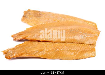 Filetti di aringhe affumicate isolate su sfondo bianco. Foto Stock