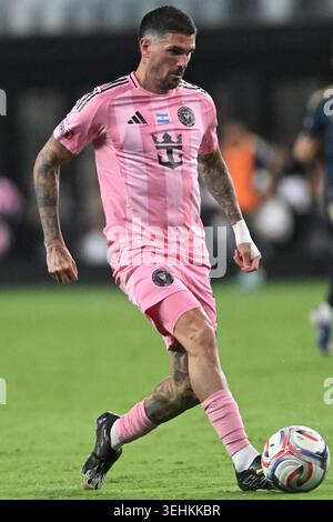 Inter Miamis Rodrigo De Paul controlla la palla durante la partita di Seasson regolare MLS tra Inter Miami e Philadelphia Union al NU Stadium di Miami, FL, il 24 maggio 2026 De Paul ha segnato l'ultimo gol della partita al 93 ° minuto e Inter Miami ha vinto 6 4 MIAMI STATI UNITI Copyright: XEDUARDOxBISCAYARTx Foto Stock