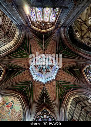 Un'immagine dell'Ottagono alla Cattedrale di Ely fotografata dall'interno guardando verso l'alto. Foto Stock