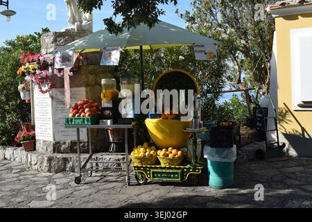 Lemon Stall sulla strada da Sorrento ad Amalfi sulla Costiera Amalfitana, Italia. Foto Stock