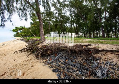 Pomponette isa splendida e selvaggia spiaggia pubblica situata sull'aspra costa meridionale di Mauritius, tra Riambel e bel Ombre. Foto Stock