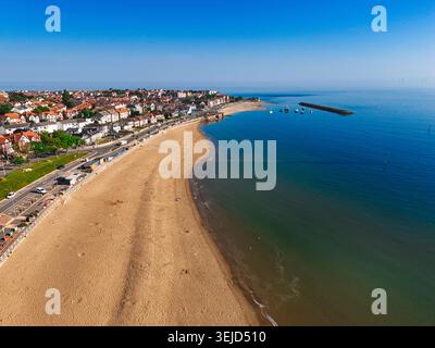 Colwyn Bay, Galles del Nord. Meteo nel Regno Unito: 26 maggio 2026, le temperature continuano a salire in tutto il Regno Unito e il fine settimana festivo con la temperatura oggi a. Foto Stock