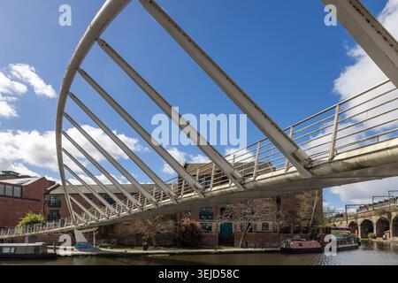 Merchants Bridge sul canale Bridgewater al bacino di Castlefield a Manchester, Regno Unito Foto Stock