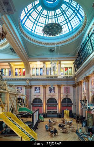 Interno del The Royal Exchange Theatre, un luogo di arti performative classificato di Grado II situato in St Ann's Square, Manchester, Regno Unito Foto Stock