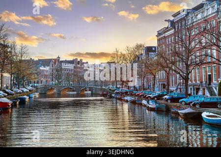 Vista sul canale di Amsterdam, Paesi Bassi Foto Stock